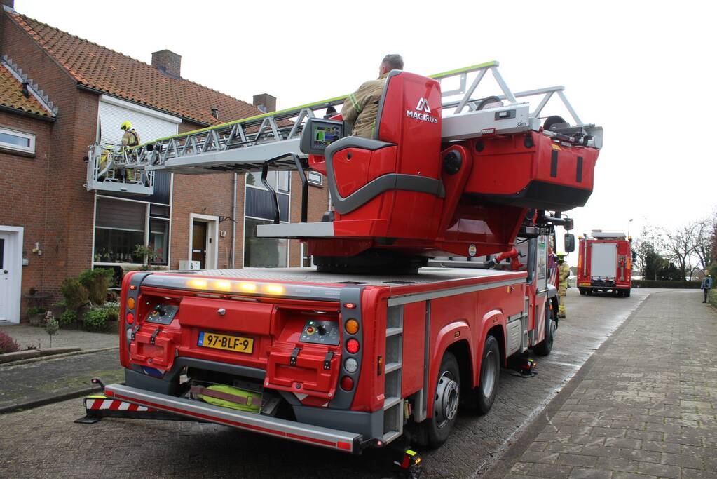 Brandweer stelt rolluik veilig