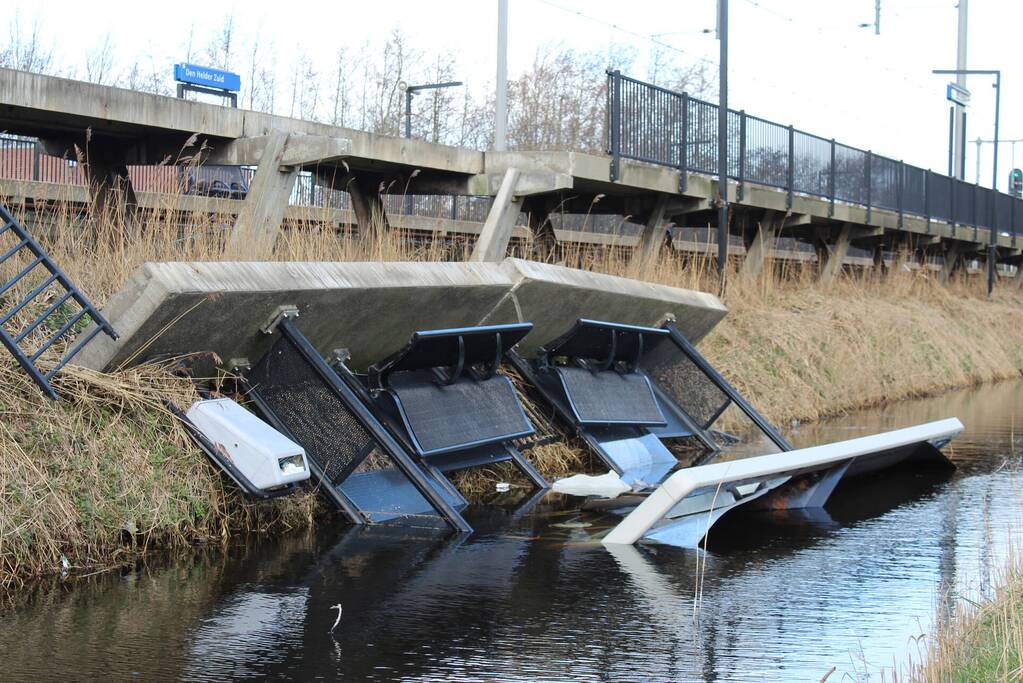 Treinperron deels ingestort