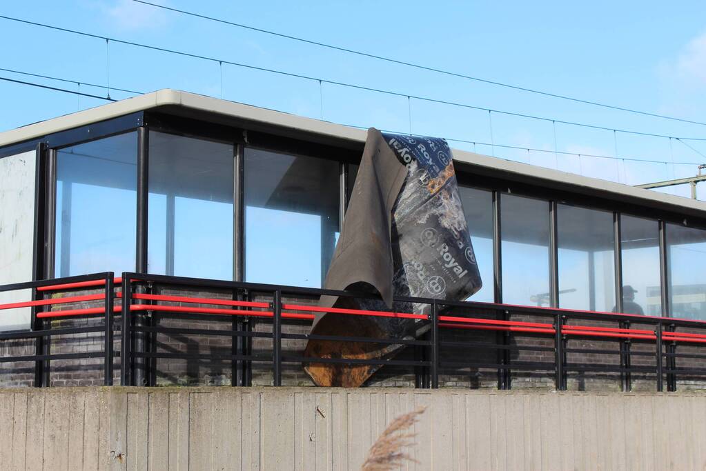 Treinperron deels ingestort