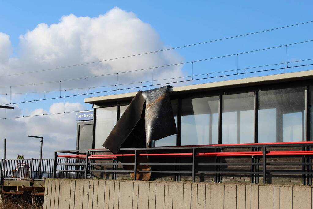 Treinperron deels ingestort