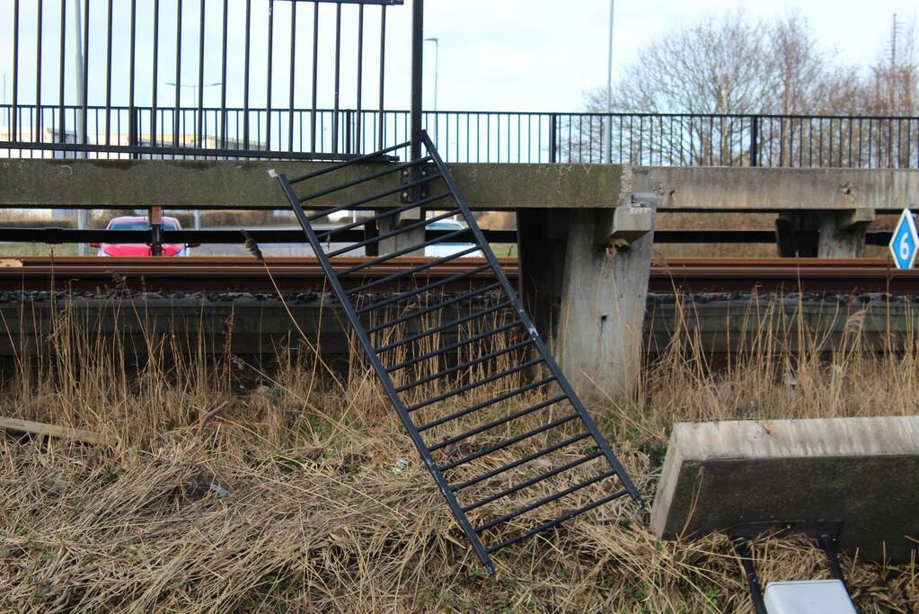 Treinperron deels ingestort