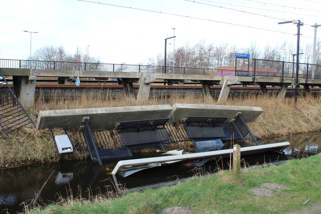 Treinperron deels ingestort