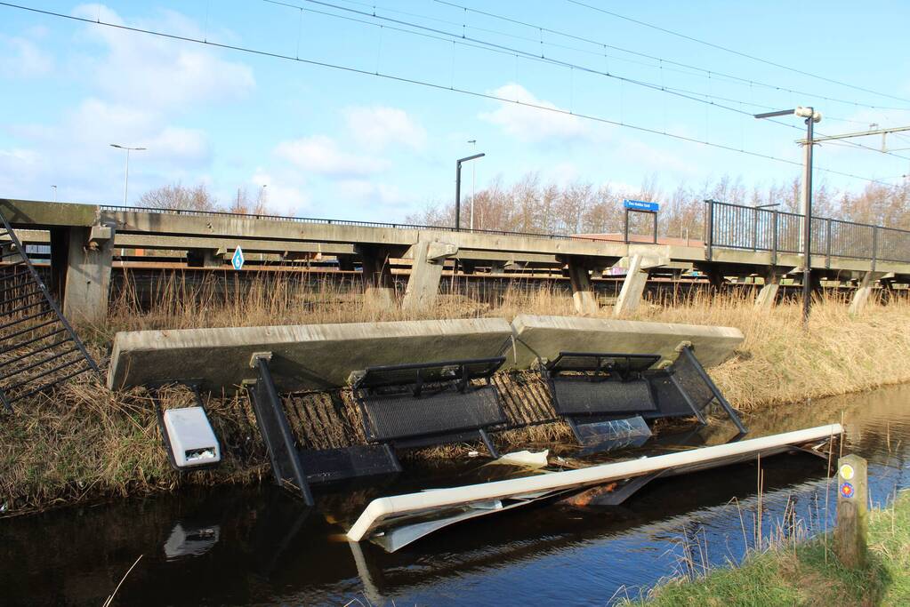 Treinperron deels ingestort