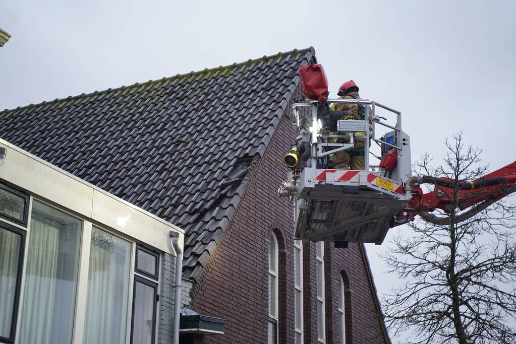 Brandweer ingezet voor stormschade aan kerk