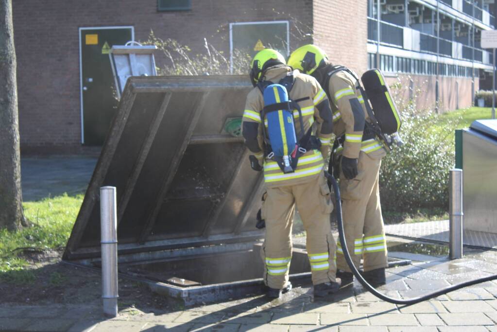 Veel rook bij brand in ondergrondse container