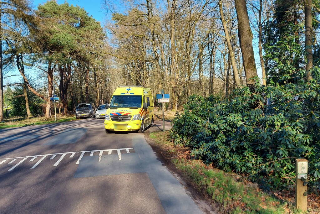 Wielrenner gewond bij botsing met auto