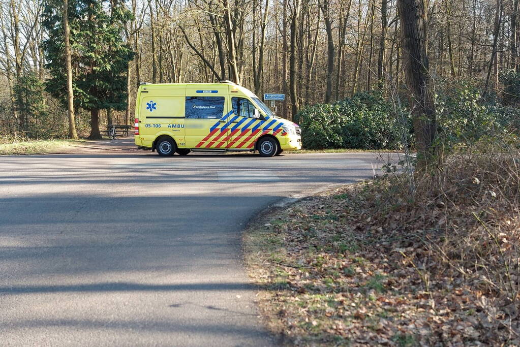 Wielrenner gewond bij botsing met auto