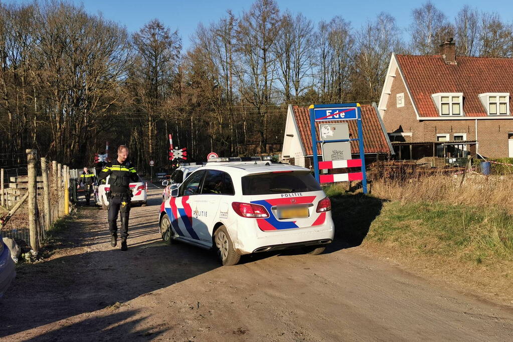 Treinen rijden met lastgeving door persoon op spoor