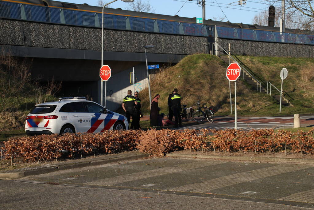 Moeder en kind gewond na val met fiets