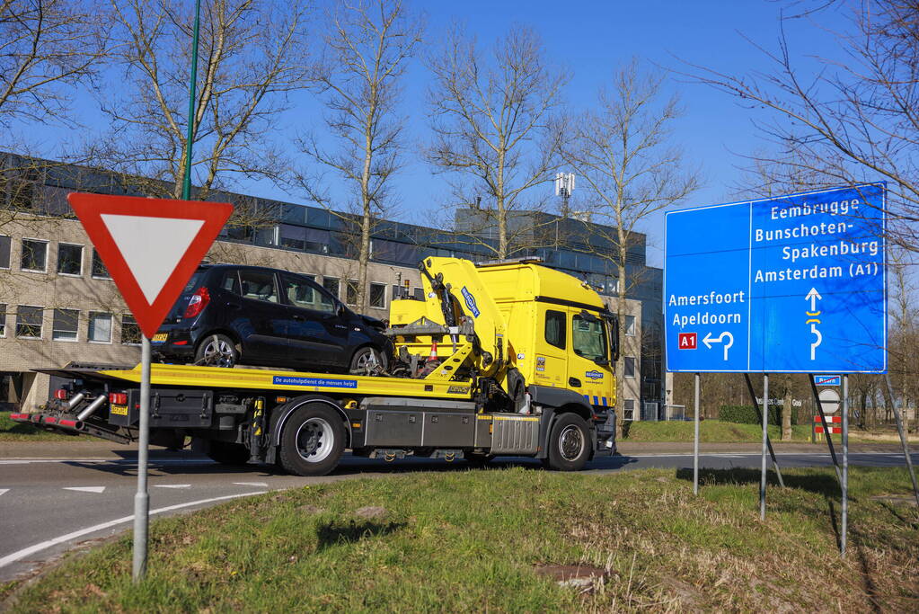 Auto loopt flinke schade op na botsing