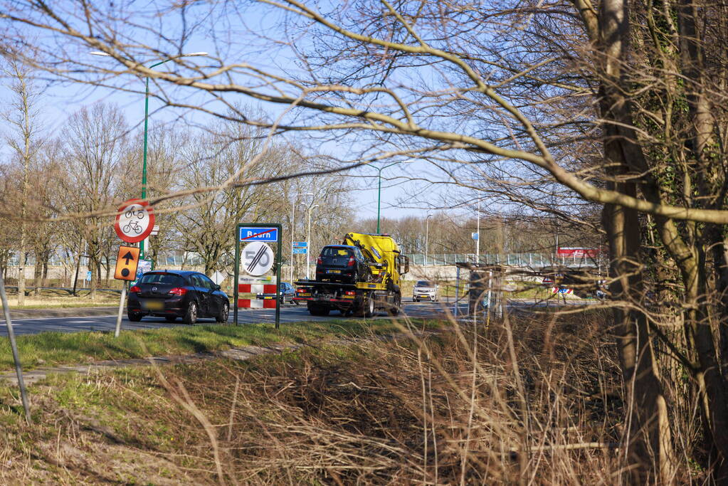 Auto loopt flinke schade op na botsing