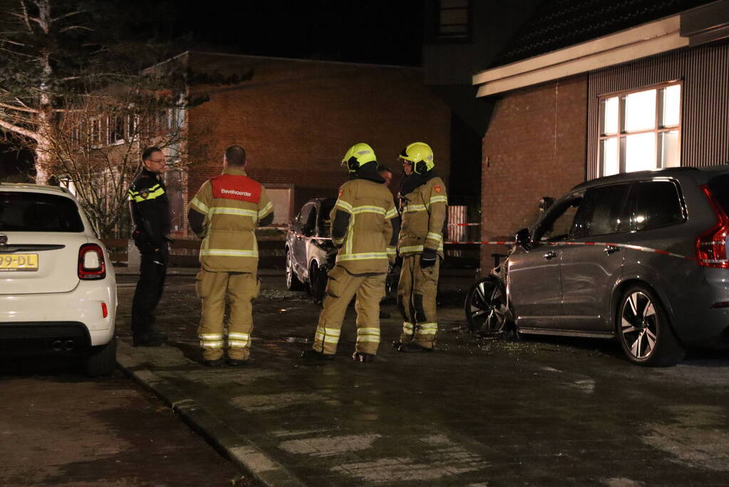 Auto's lopen forse schade op vanwege brand