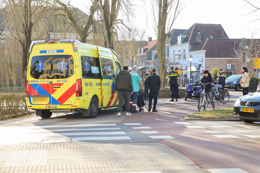 Flinke file na botsing tussen scooter en auto