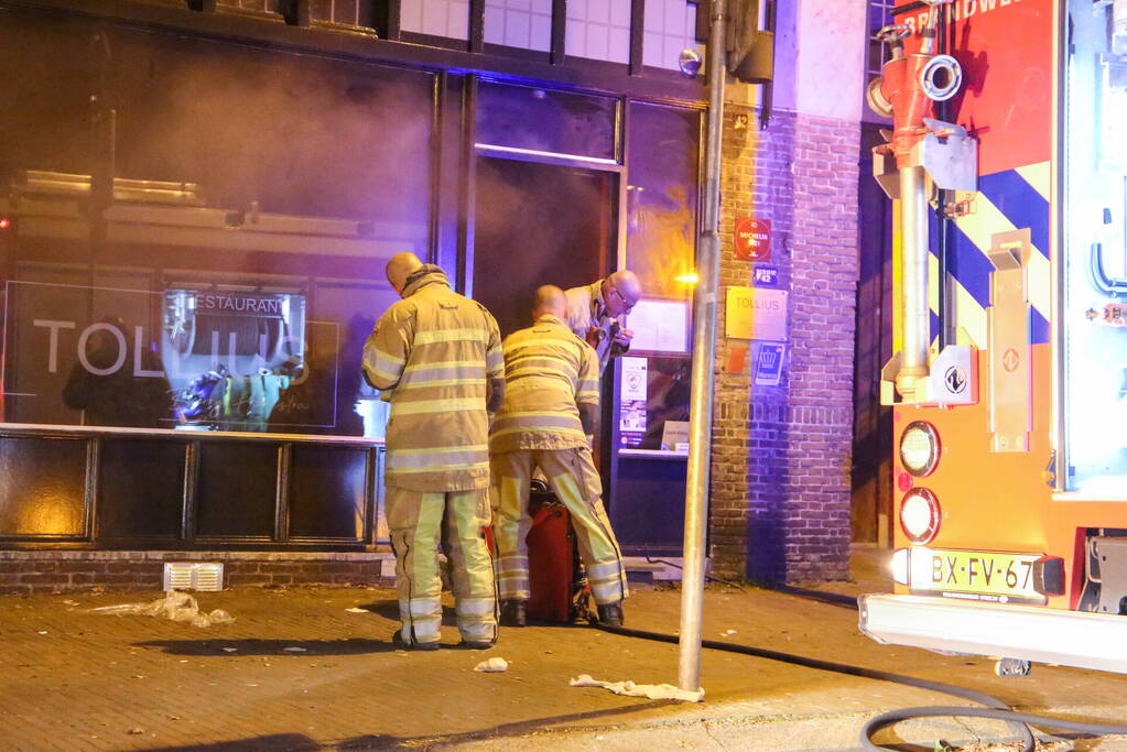 Rookontwikkeling vanwege brand in restaurant Tollius