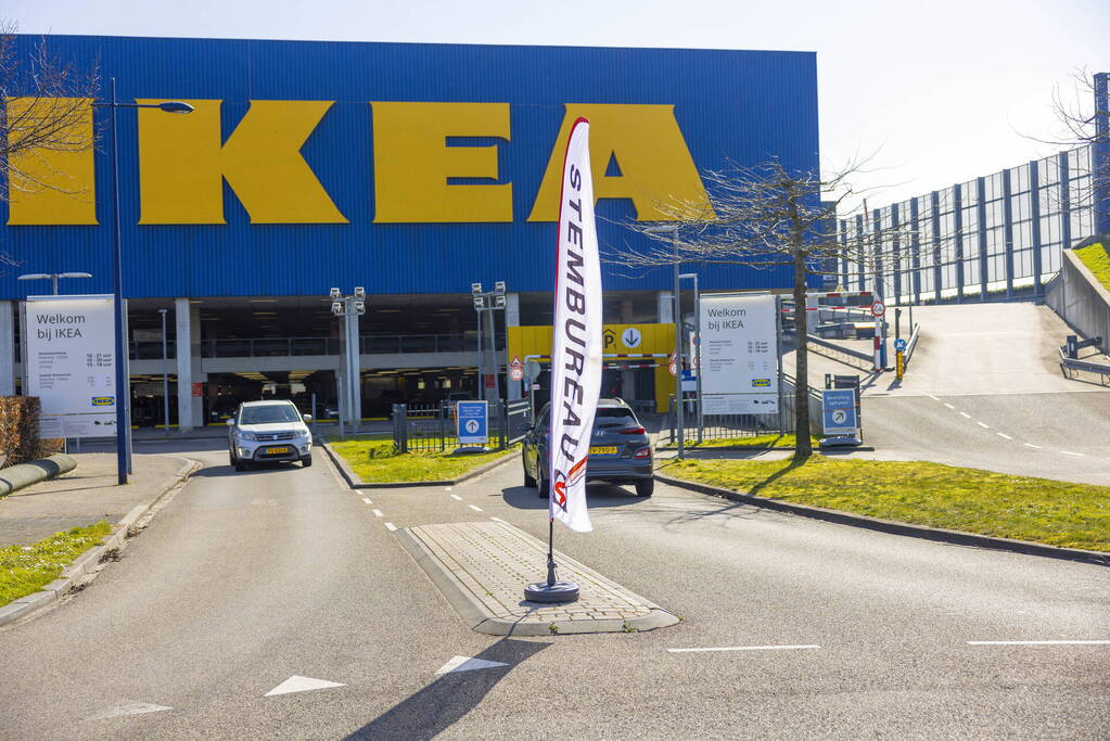 Rustig verloop drive-in stembureau Ikea