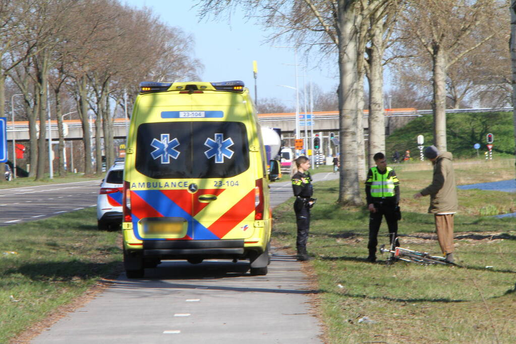 Persoon op scootmobiel gewond bij botsing met fietser