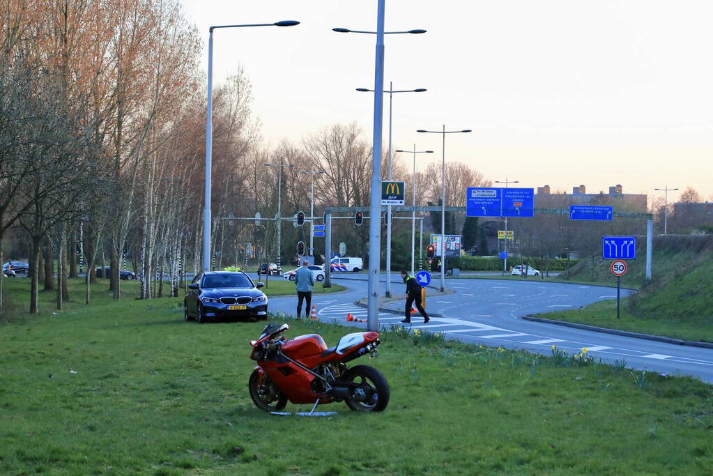 Motorrijder ernstig gewond na valpartij