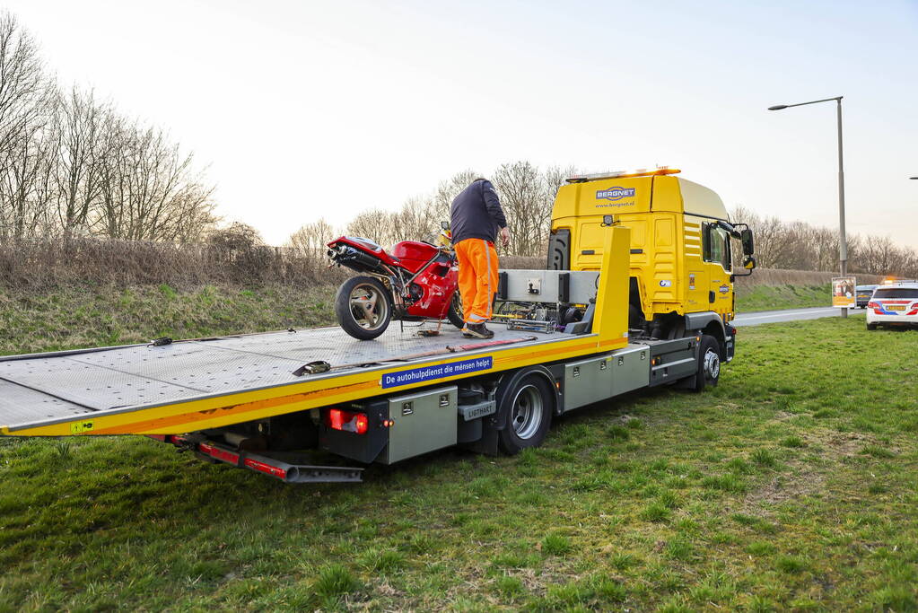 Motorrijder ernstig gewond na valpartij