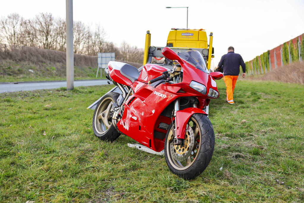 Motorrijder ernstig gewond na valpartij