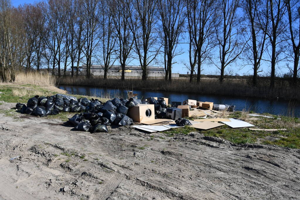 Grote hoeveelheid afval gedumpt