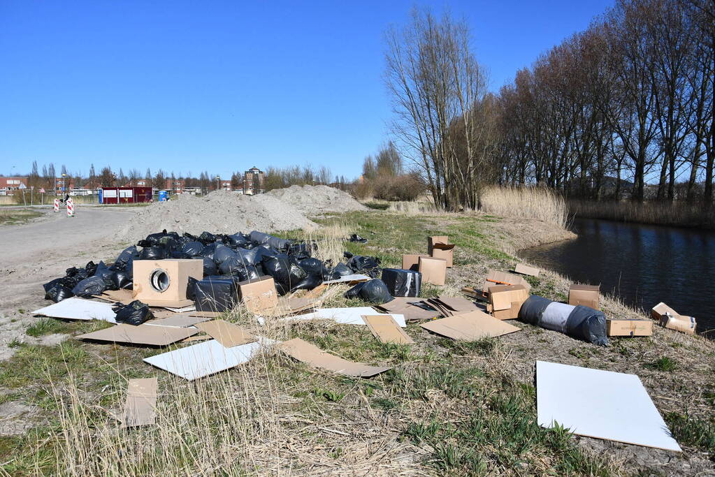 Grote hoeveelheid afval gedumpt