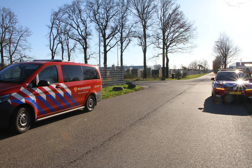 Onderzoek naar gevaarlijke stoffen in sloot