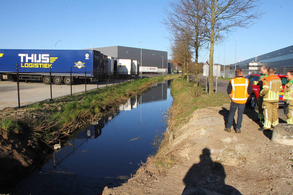 Onderzoek naar gevaarlijke stoffen in sloot