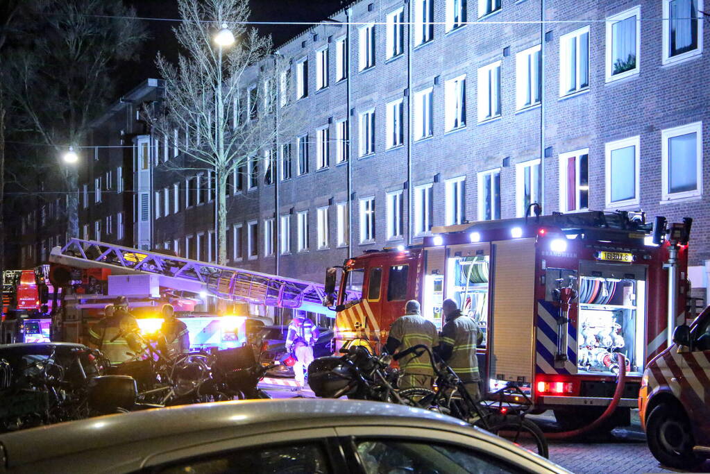 Meerdere woningen ontruimd bij grote brand