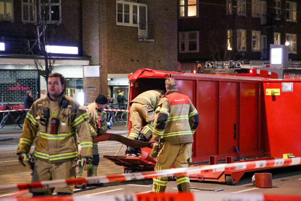 Meerdere woningen ontruimd bij grote brand