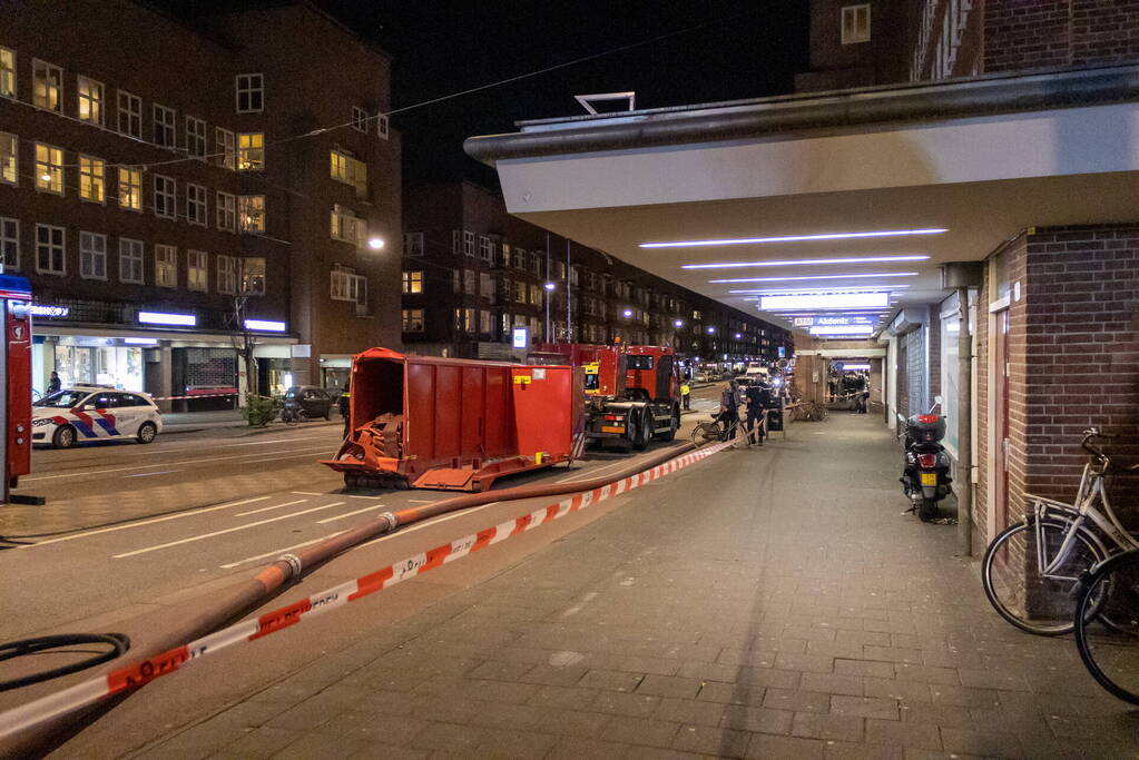 Meerdere woningen ontruimd bij grote brand