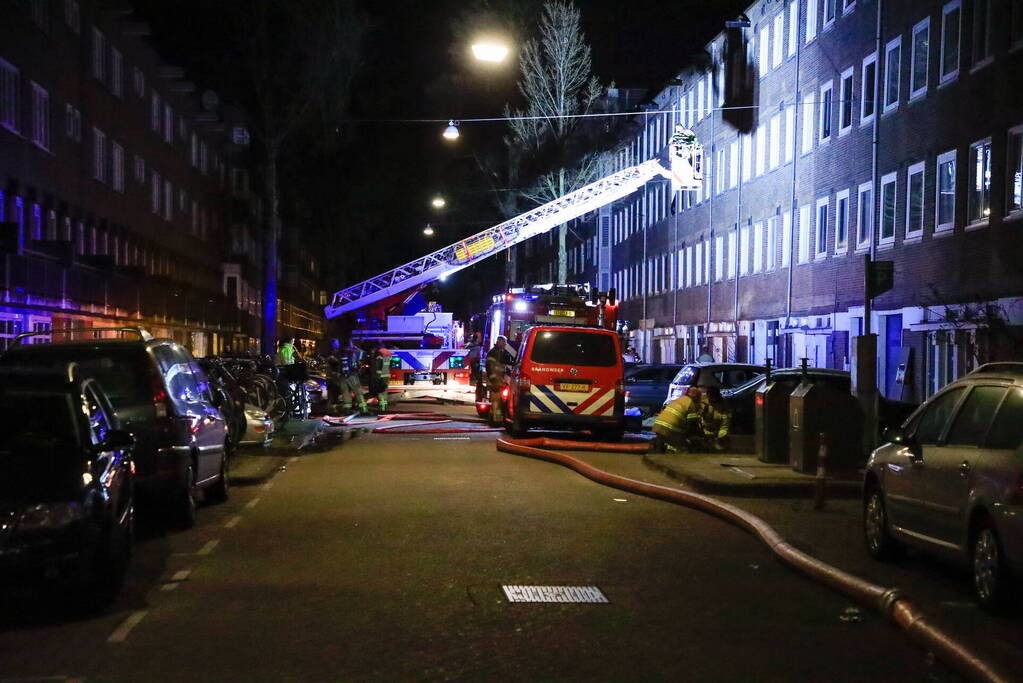 Meerdere woningen ontruimd bij grote brand