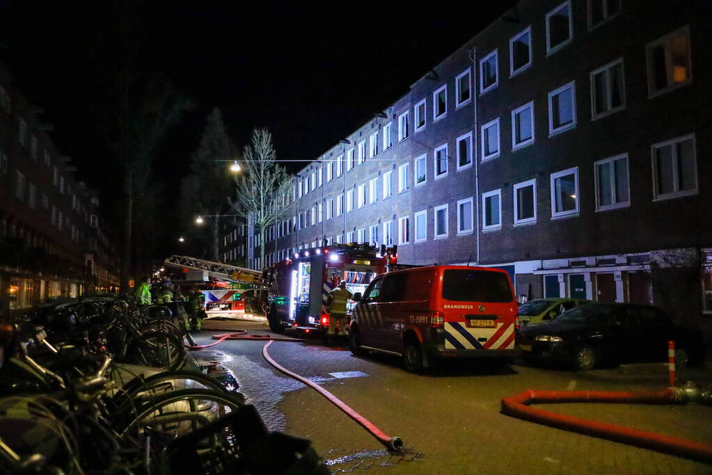 Meerdere woningen ontruimd bij grote brand