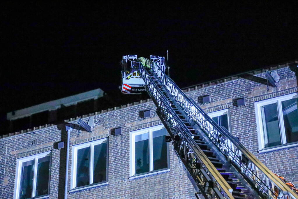 Meerdere woningen ontruimd bij grote brand