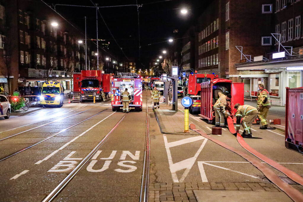 Meerdere woningen ontruimd bij grote brand