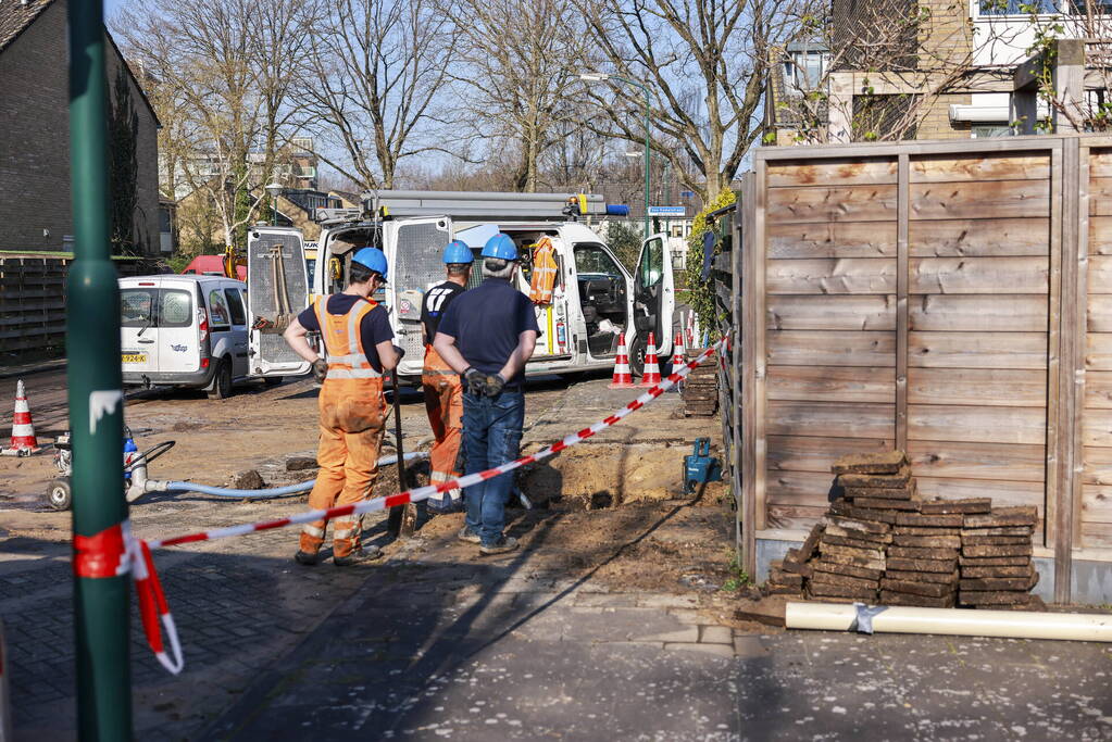 Straat blank na waterleidingbreuk