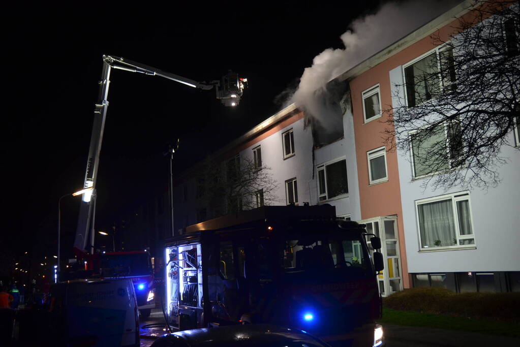 Gewonde bij uitslaande brand in flat