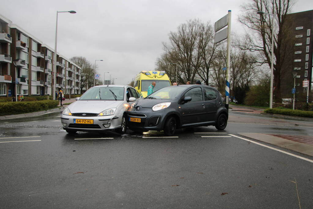 Schade na ongeval op rotonde