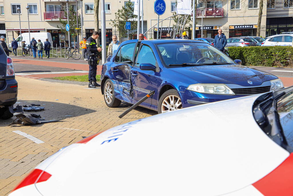 Flinke schade bij aanrijding op kruising voor Winkelcentrum Neptunusplein