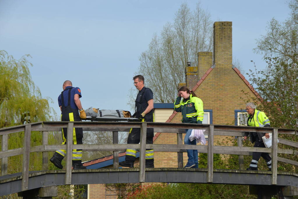 Ree door brandweer gered uit schiphuis