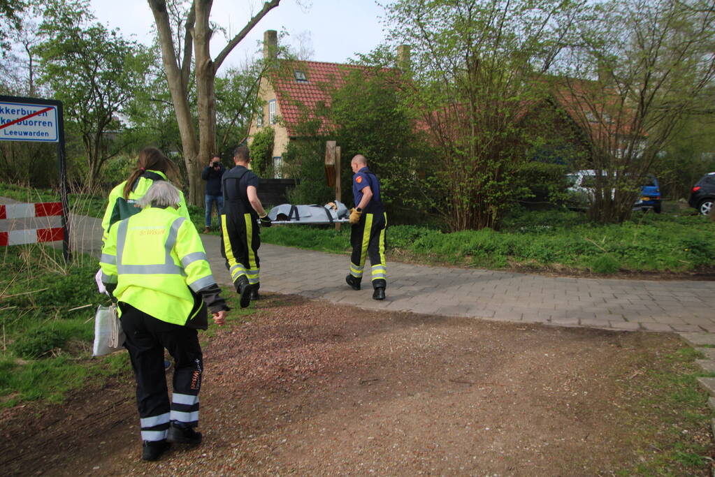 Ree door brandweer gered uit schiphuis