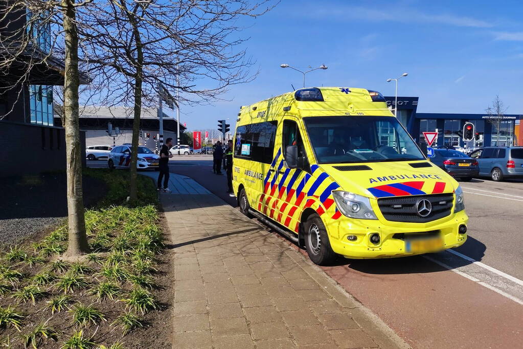 Fietser aangereden door auto