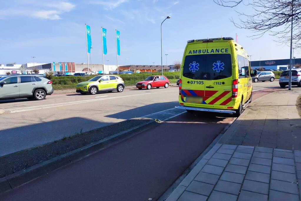 Fietser aangereden door auto