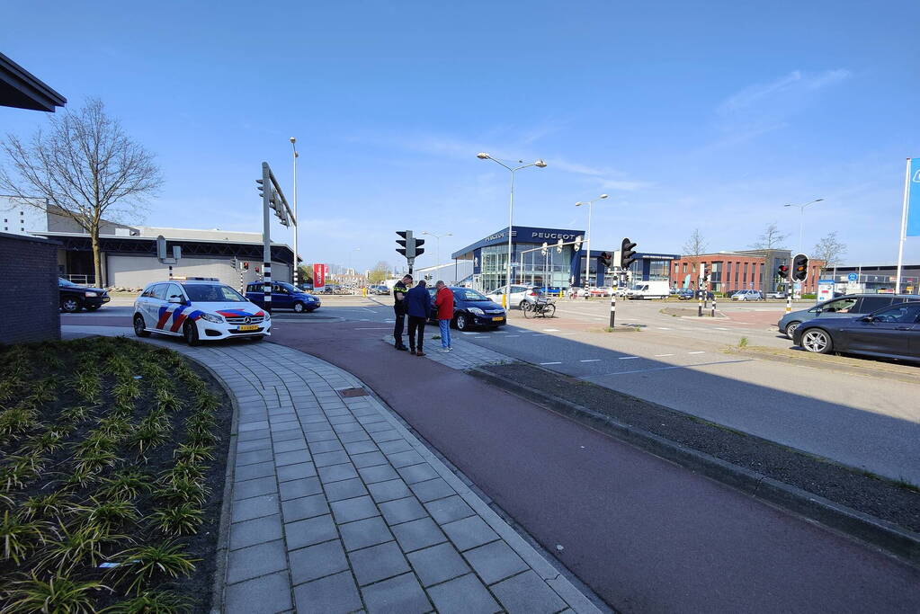 Fietser aangereden door auto