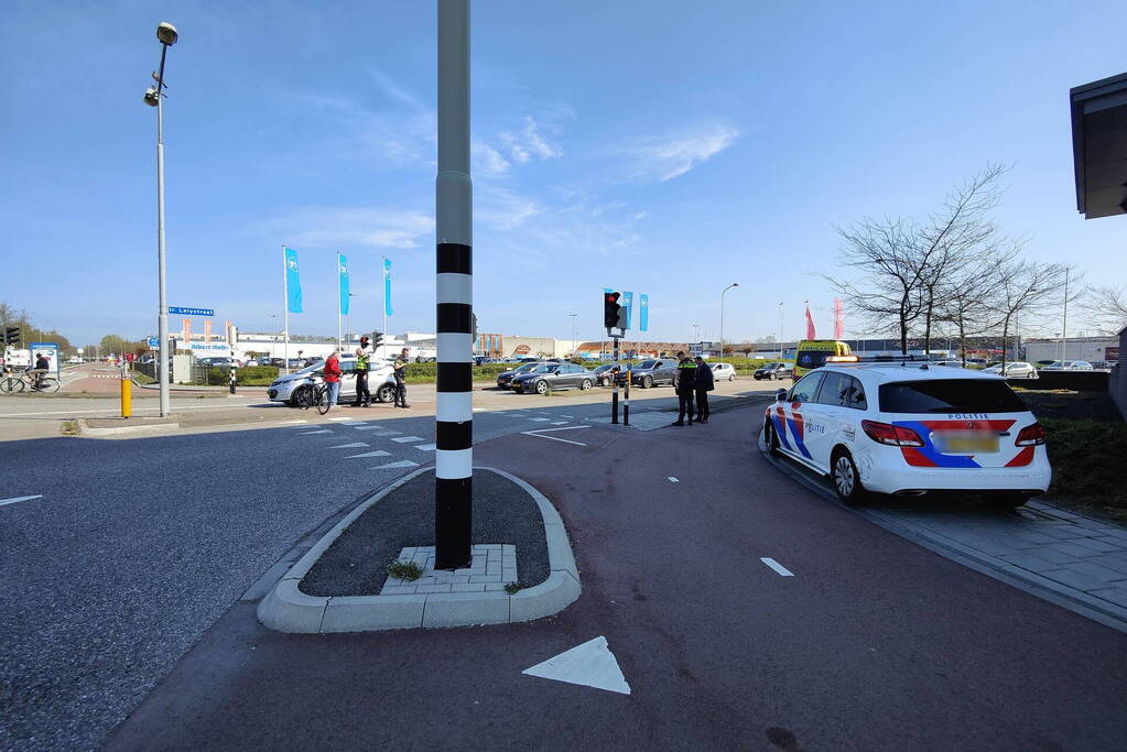 Fietser aangereden door auto