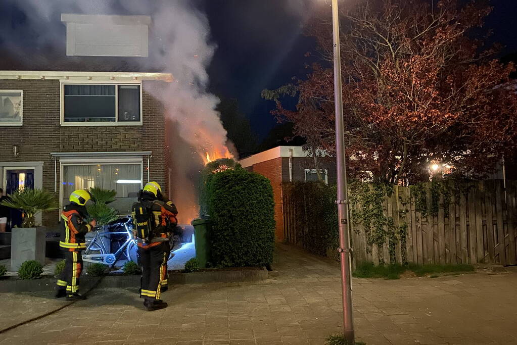 Heg gaat in vlammen op door sigaret