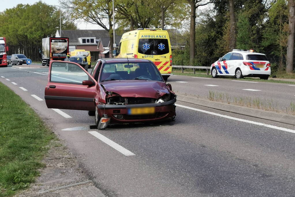 Flinke schade na botsing tussen meerdere voertuigen