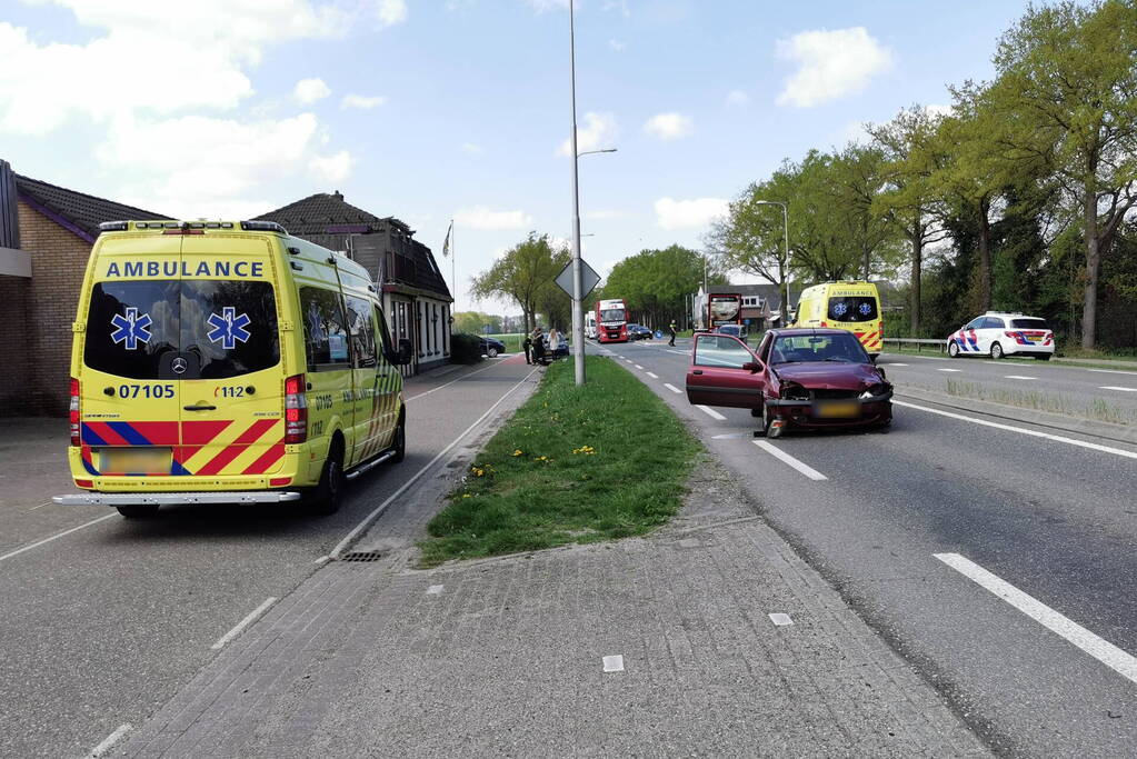 Flinke schade na botsing tussen meerdere voertuigen