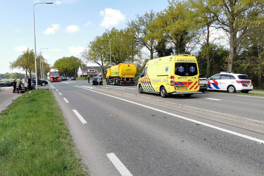 Flinke schade na botsing tussen meerdere voertuigen