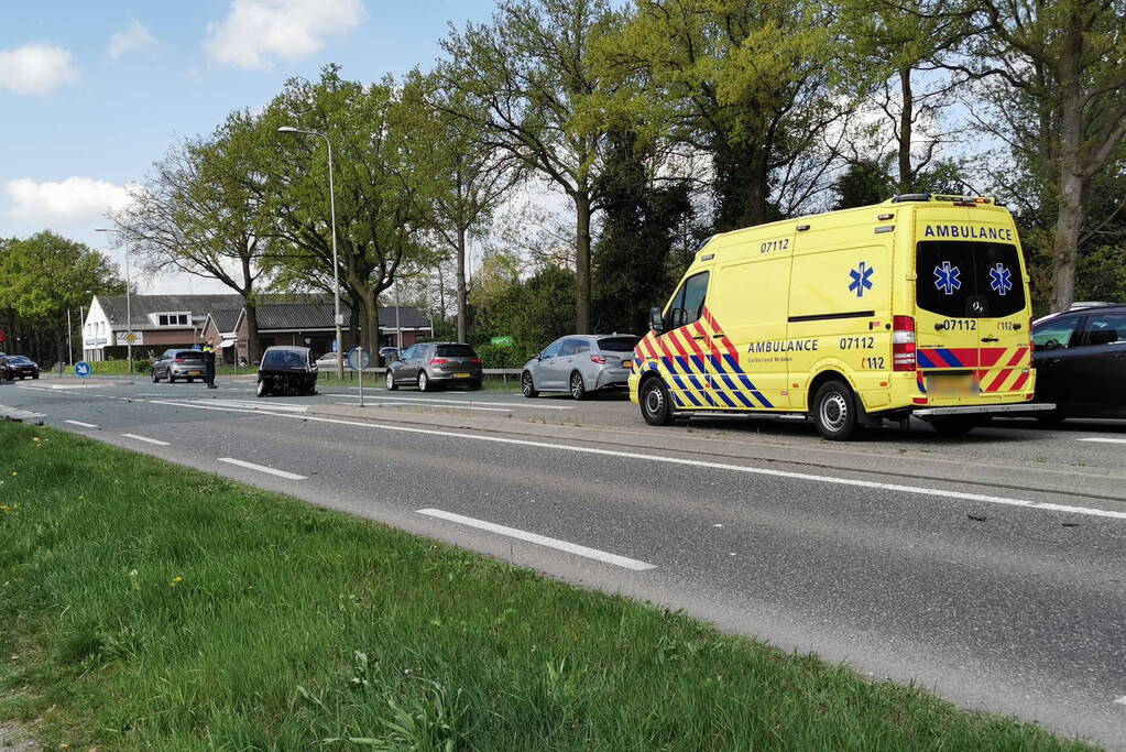 Flinke schade na botsing tussen meerdere voertuigen