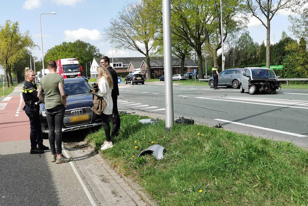 Flinke schade na botsing tussen meerdere voertuigen